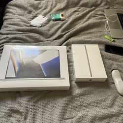 Brand New MacBook Pro And Brand New iPad 9th Generation 