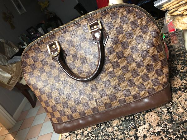 Authentic Louis Vuitton purse for Sale in Houston, TX - OfferUp