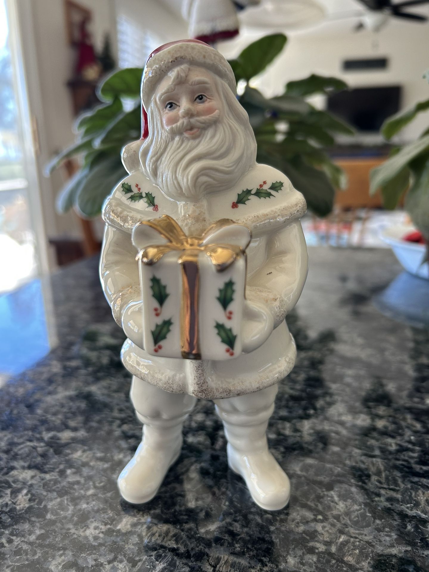 Beautiful Lenox Santa Claus With Original Packaging