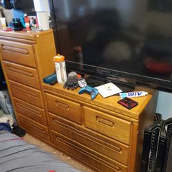 Free Dresser  And Headboard Full Size Bed 