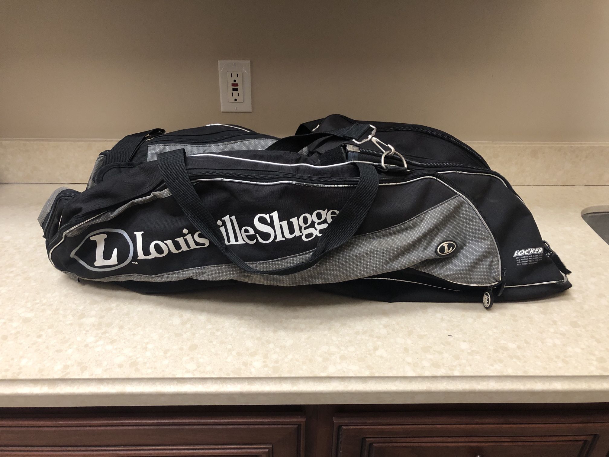 Louisville Slugger Baseball / Softball / Bat Locker Bag