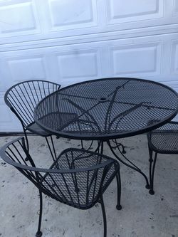 WROUGHT  IRON PATIO  SET OF 5 PIECES INCLUDE