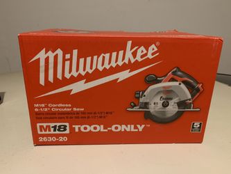 Milwaukee M18 18-Volt Lithium-Ion Brushless Cordless 6-1/2 in. Circular Saw (Tool-Only