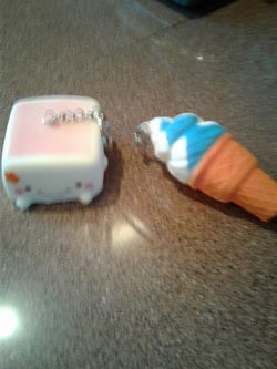 2 mini squishy toys