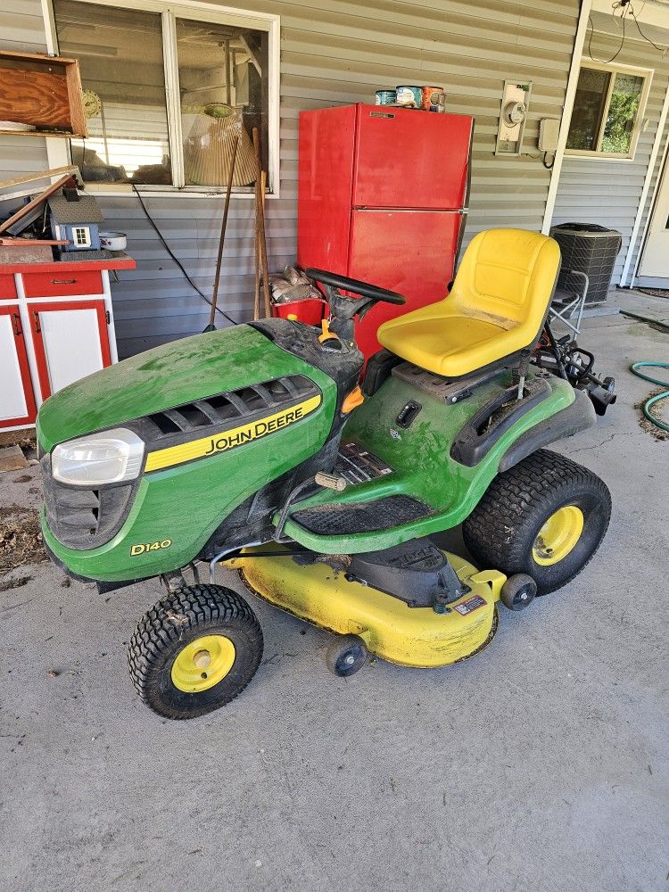 John Deere D140 Riding Mower