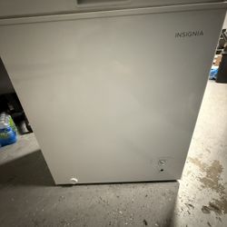 Insignia Box Freezer