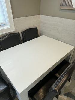 Modern Extendable Dining Table (High Gloss White) – Like New!