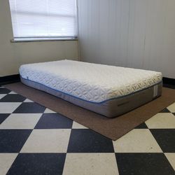 Twin size TempurPedic mattress - can DELIVER almost anywhere for $20 extra - gently used and in very good condition 😍