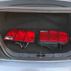 Mustang Gt aftermarket retro-style taillights 2005–2009