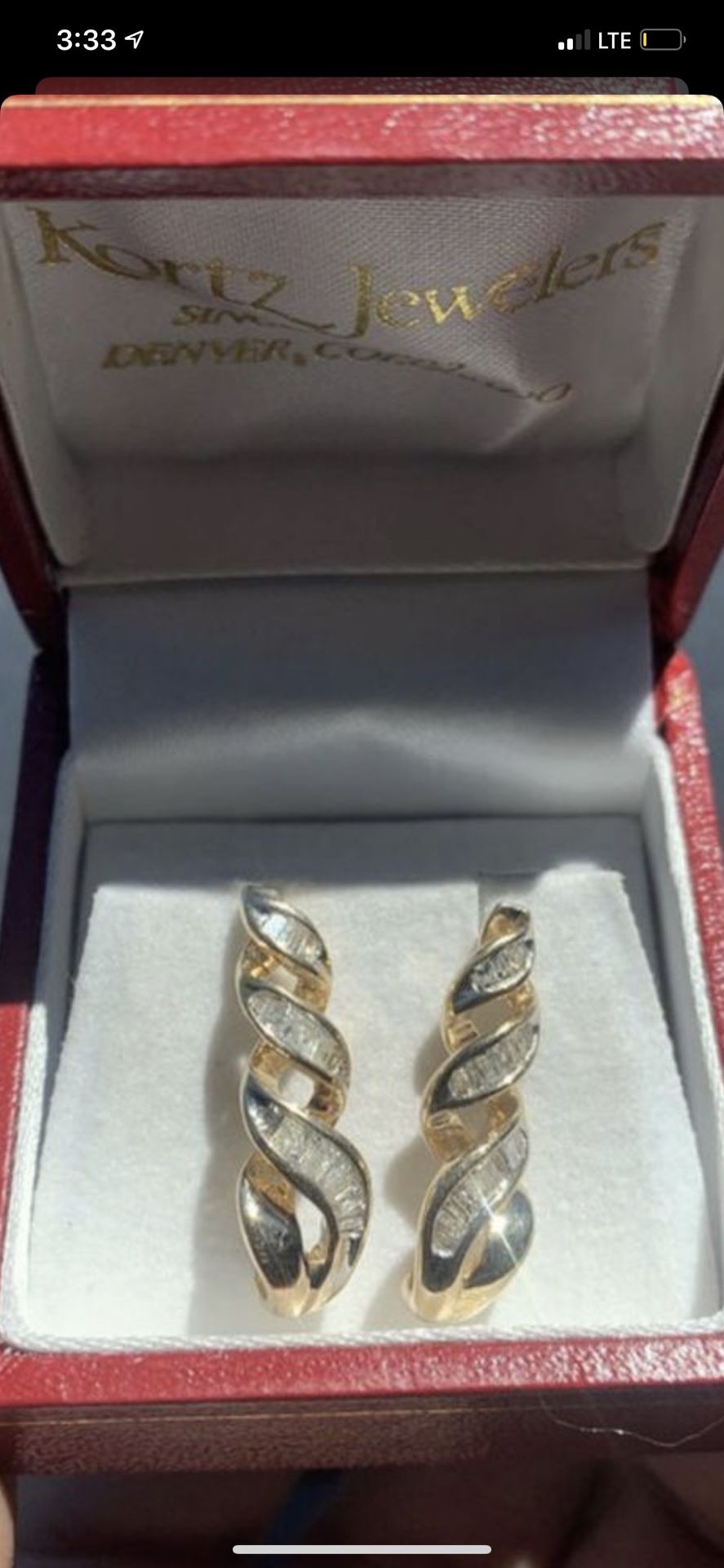 10K Gold Diamond 💎 Earrings