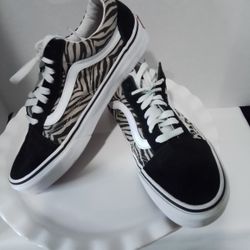 Womens Old Skool Vans- Size 8 - Excellent Condition 