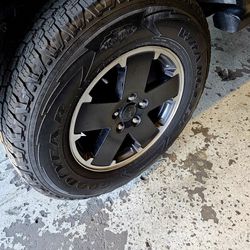 (5) Jeep Sahara Wrangler Wheels/Tires