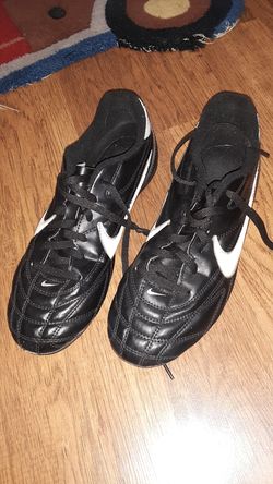Nike Youth Size 4.5 Soccer Cleats Black Gray White