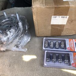 GM Front Wheel Hub Assemblies w/ ABS + New Lug Nuts
