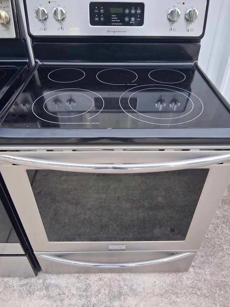 Frigidaire Stove 