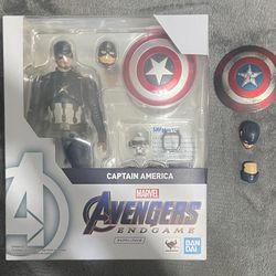 SH Figuarts Avengers Endgame: Captain America/Manniple Studio Head & Shield Accessory 