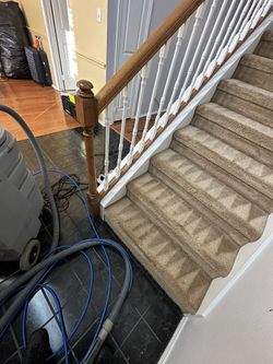 Lavado De Escaleras De Alfombra