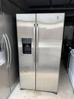 Refrigerator Good Condition Everything Works Fine 