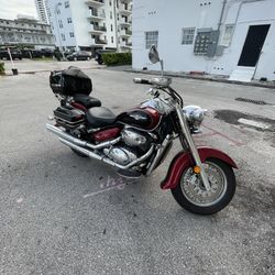 Suzuki Boulevard C50 Low Miles Almust New. 