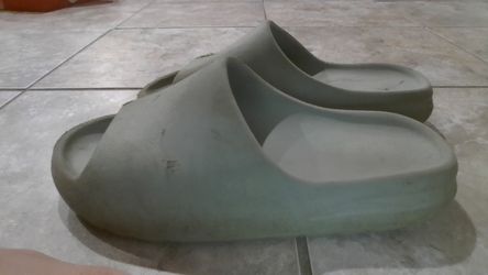 Yeezy slide Salt color way No Box size 12