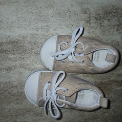 Baby Shoes size 0-3 Months just needs to be cleaned