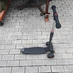 Allek Kick Scooter