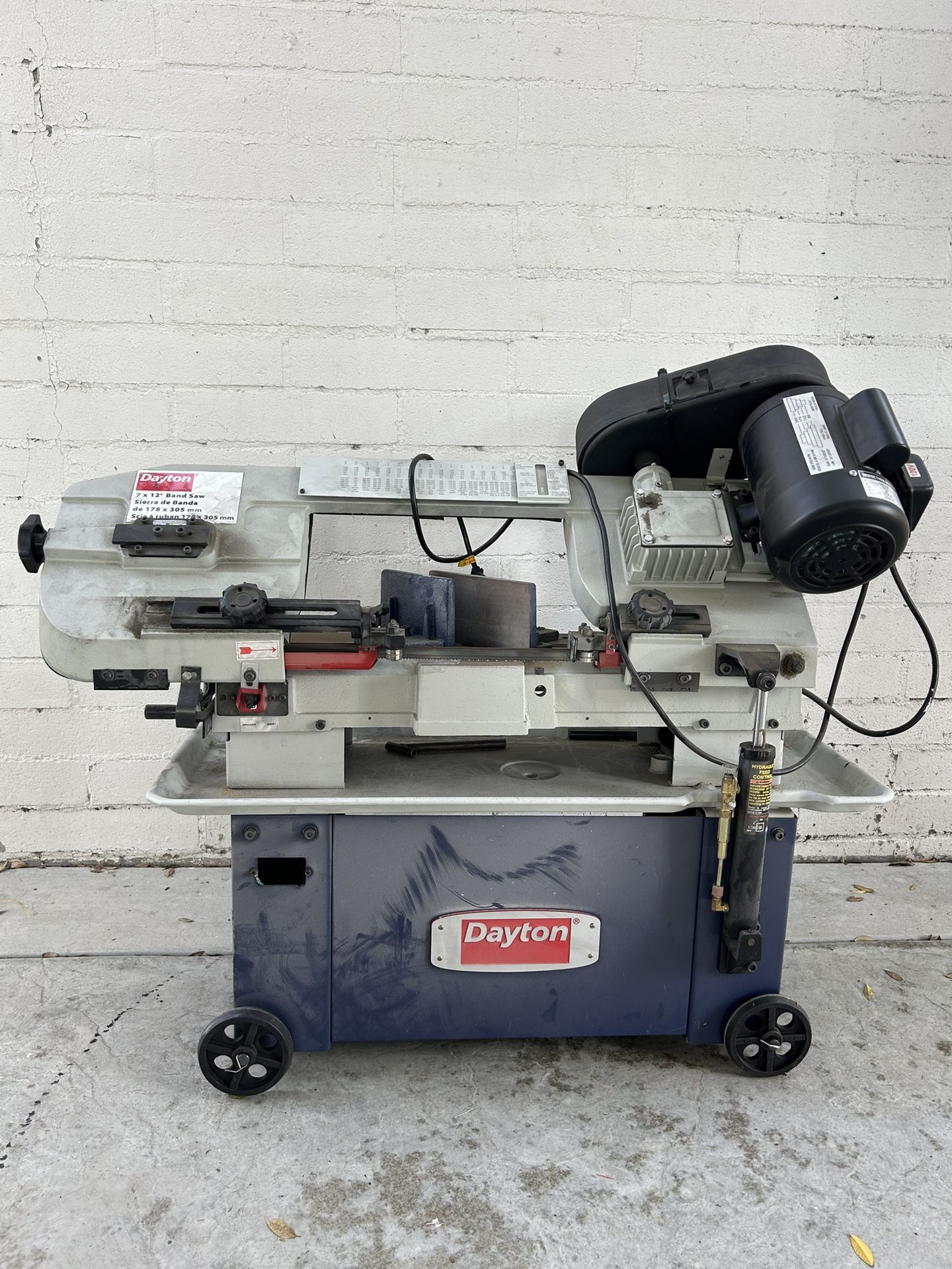 DAYTON Band Saw: 7 in x 12 in, 86 to 260
