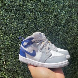 Jordan 1 Mid 