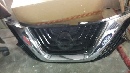 15--18 Nissan Murano frt Grill.Mint