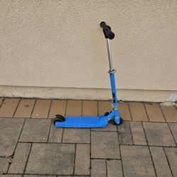 Excellent Kids Scooter With Multi Function LED lights On Chassis Wheels Stem Mint Condition