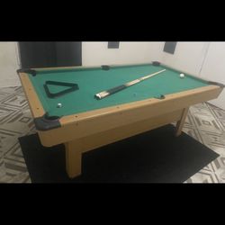 7ft Pool Table With Accessories 