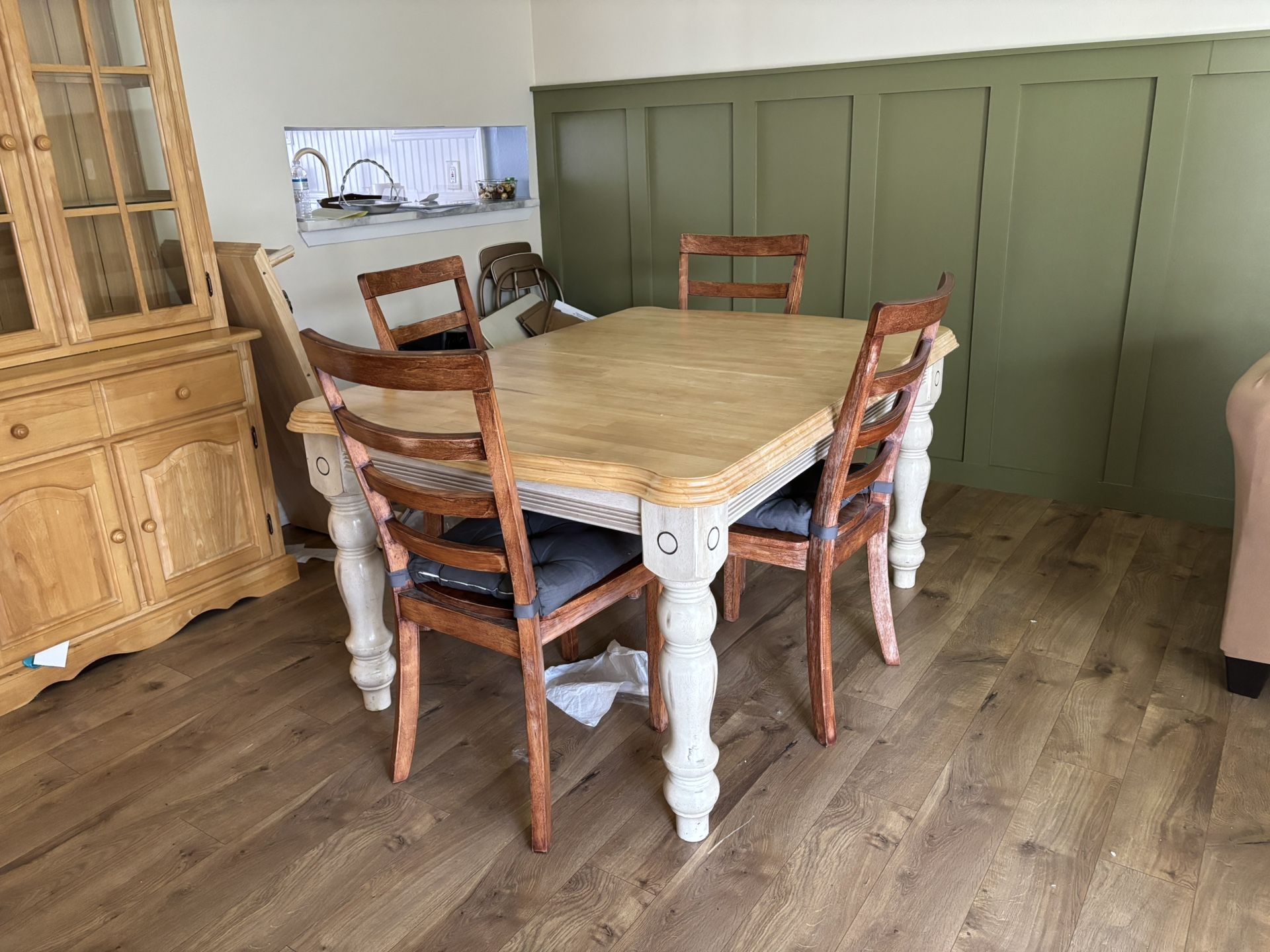 Farm House Dining Room Table And Chairs