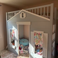 Pottery barn Twin Bunk Bed Playhouse Bed 