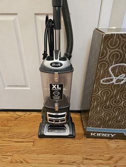 New Cond SHARK VACUUM WITH AMAZING POWER SUCTION  , WORKS EXCELLENT  , IN THE BOX