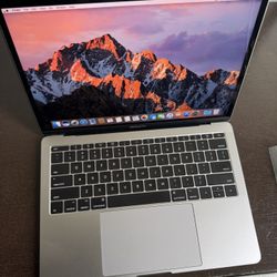 MacBook Pro 13” 2017 – Core i5 / 8GB RAM / 128GB SSD 