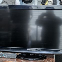 Panasonic VIERA 32" LCD TV with Remote