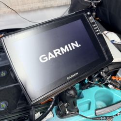 Garmin ECHOMAP Ultra 2 106sv 10” LiveScope Plus Bundle