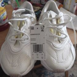 Women's Size 5 Adidas Ozweego 
