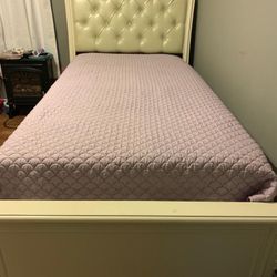 Twin Bed 
