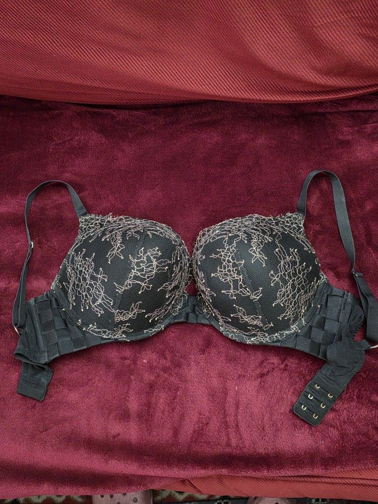 VICTORIA SECRET BOMBSHELL PLUNGE 2 CUPS PUSH UP BRA 36C