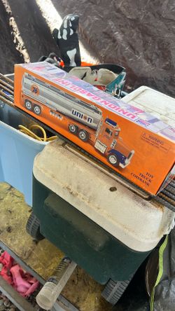 Union, oil company, man, cave truck