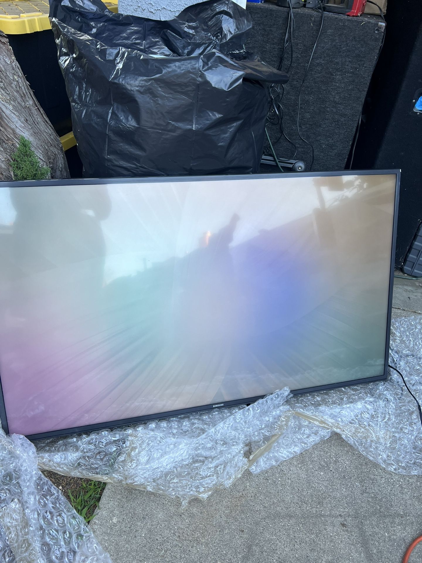 Samsung Smart TV UN50MU6300FXZA 50” (no Remote & Legs)