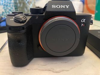 Sony Alpha 7R III (ILCE-7RM3A) mirrorless digital camera body