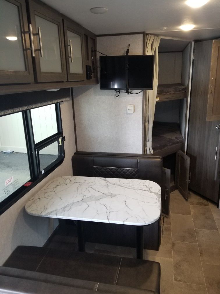 22 ft travel trailer with bunks