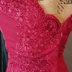 Gorgeous Red Evening Dress With Detailed Lace Definition 