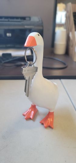 Wooden goose for desktop console table with magnetic key holder