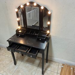 Vanity Set W/ Hollywood-style LED light bulbs