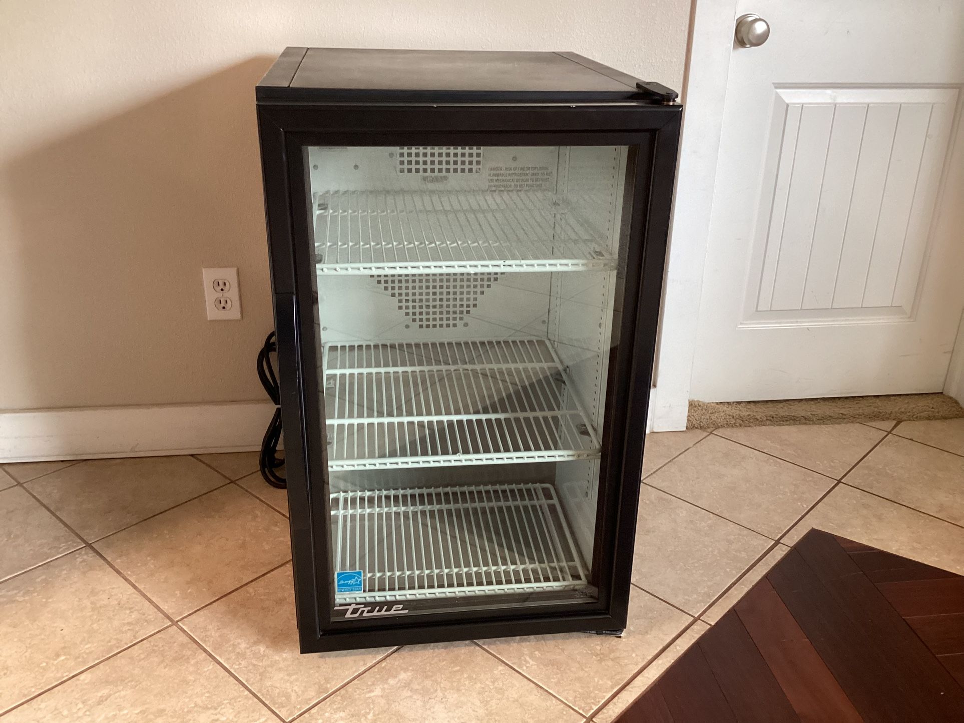 True Countertop Commercial Refrigerator Merchandiser