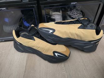 Yeezy 700 MVMN