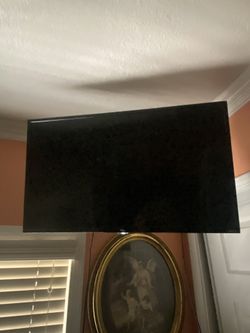 Roku TCL 28 inch TV With Remote And Wall Mount